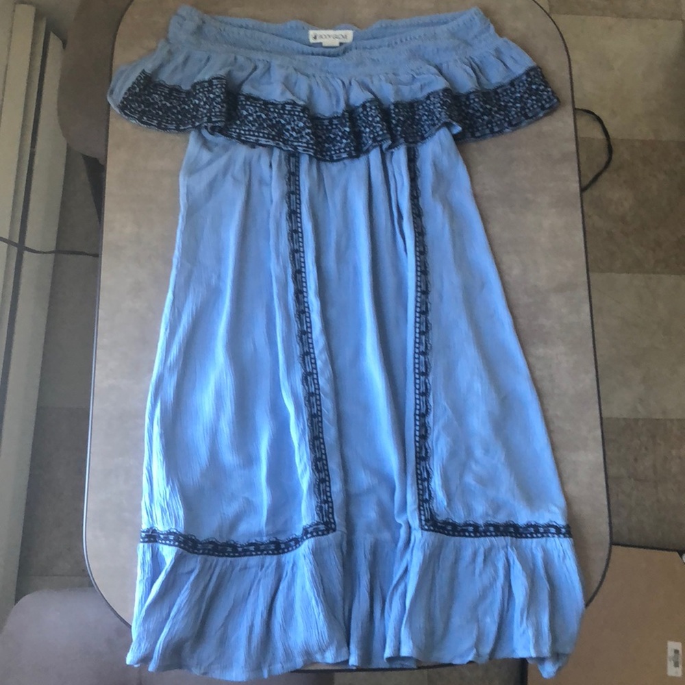 Medium Off the shoulder dress by Body Glove.